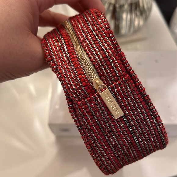 Chanel Holiday Pouch - Picture 4 of 5